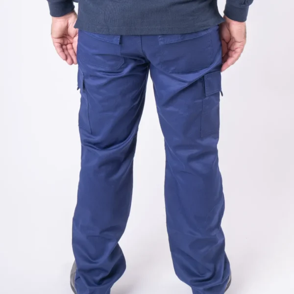 PANTALON CARGO GABARDINA comercial atalaya atrás primer plano